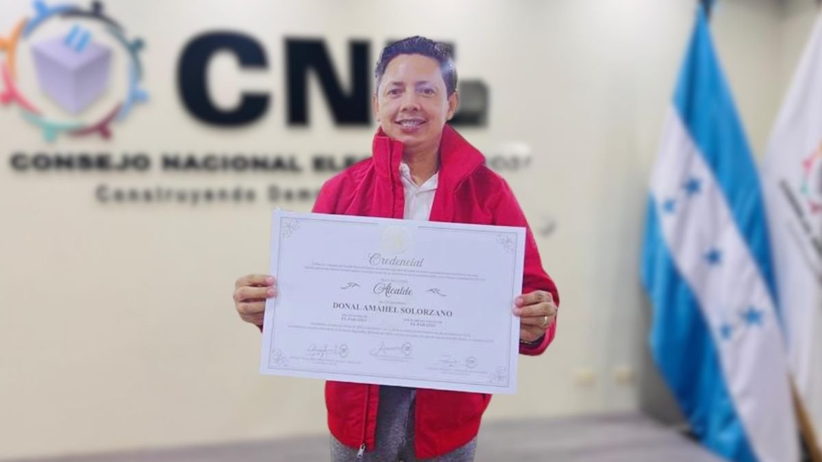 Entrega de credenciales del CNE a autoridades municipales de El Paraíso
