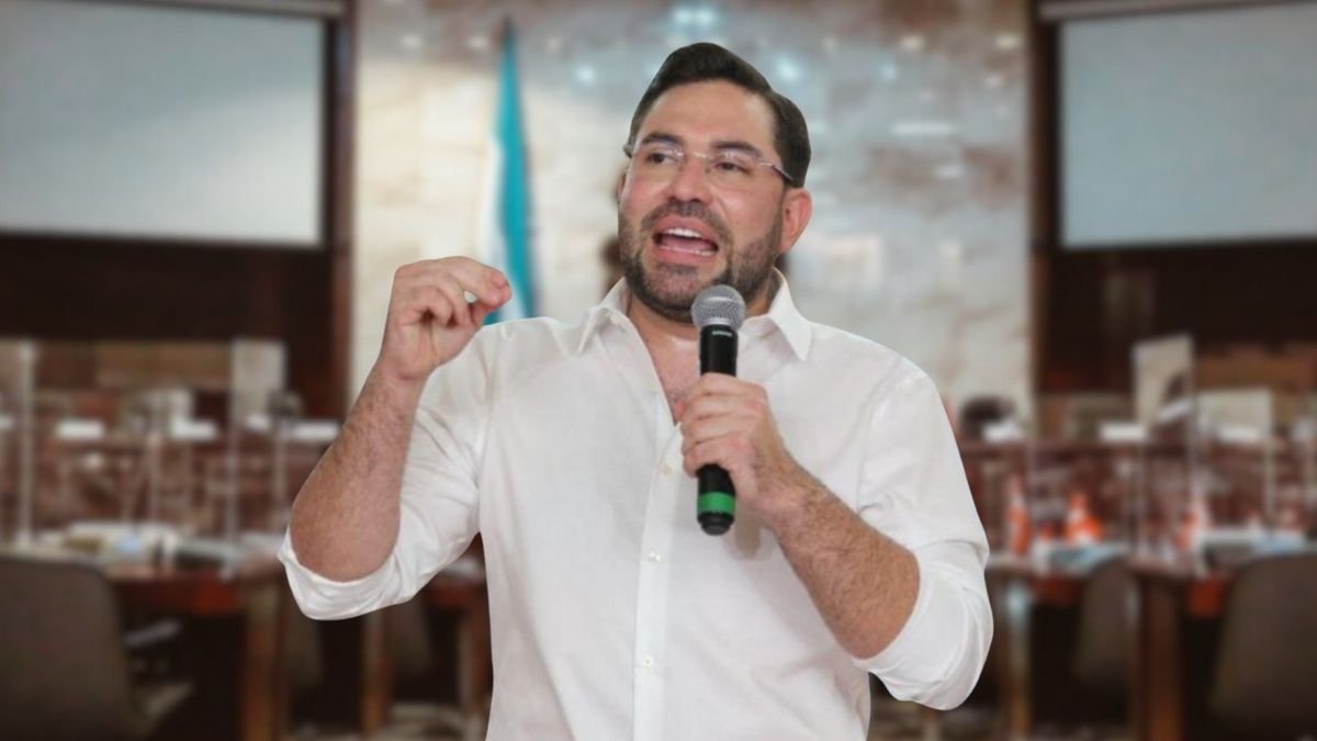 Jorge Cálix durante actividad política tras ser inscrito como diputado por Olancho