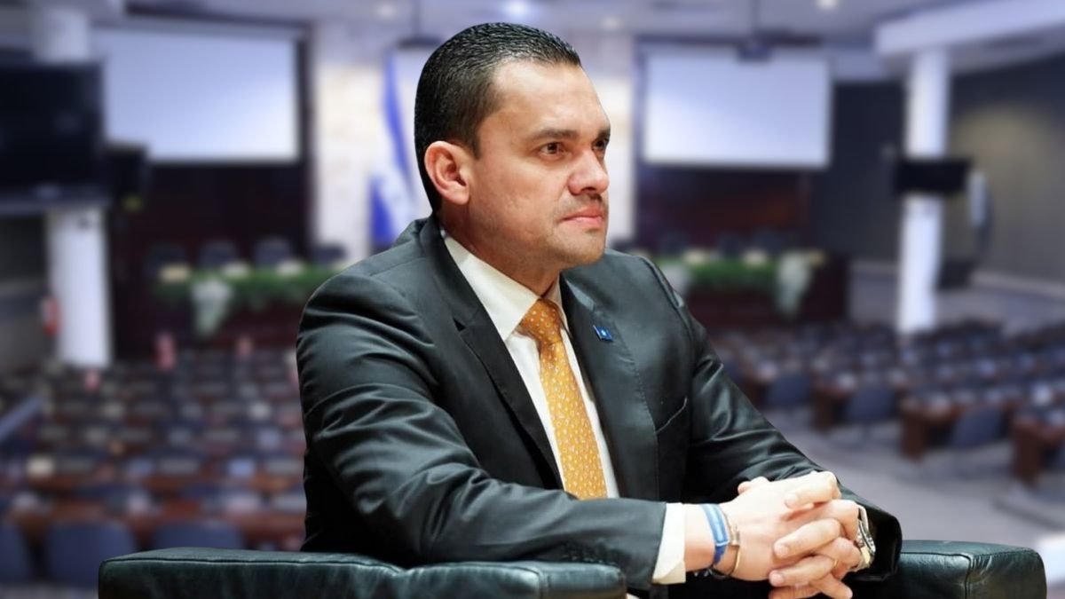 Tomás Zambrano electo presidente provisional del Congreso Nacional